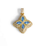Aurora Clover Anhänger + Kette