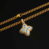 Aurora Clover Anhänger + Kette