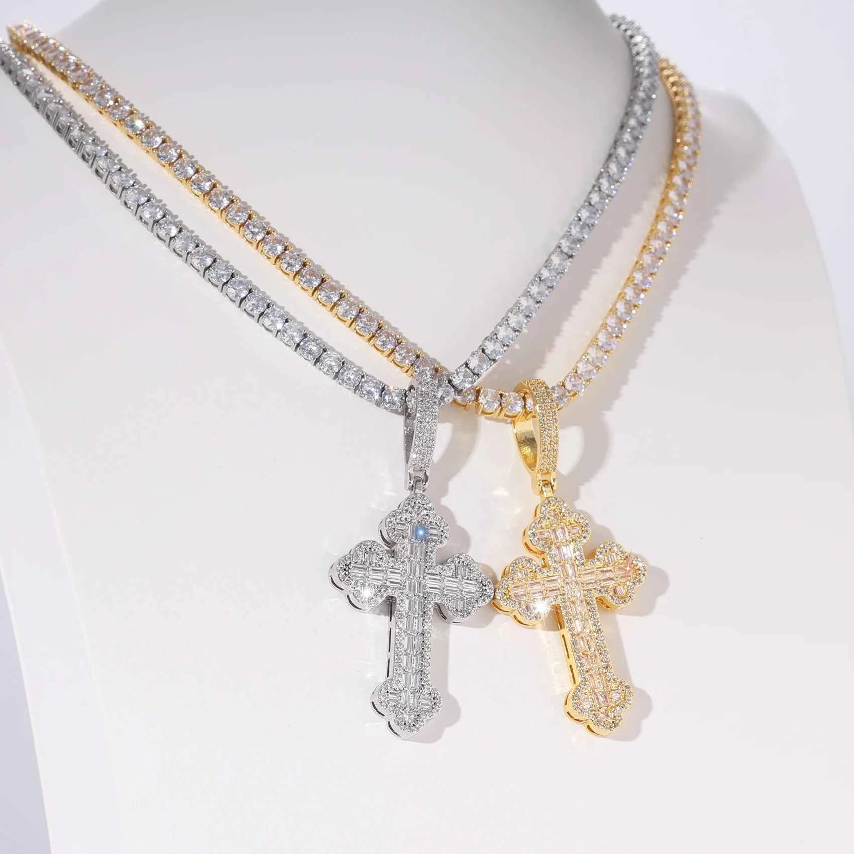 Cloud Cross Anhänger + Kette