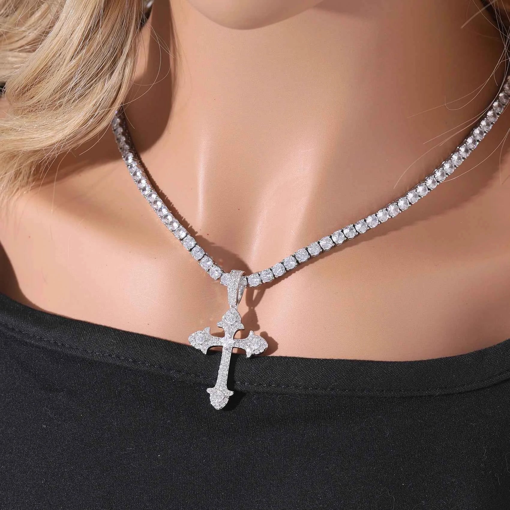 Aurex Sanctum Cross Anhänger + Kette