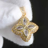 Aurora Clover Anhänger + Kette