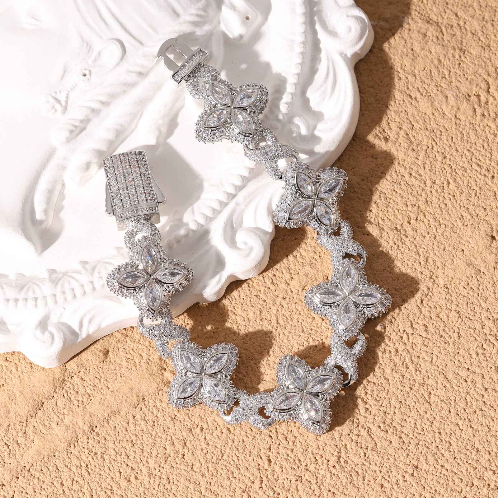 Aurora Clover Link Armband